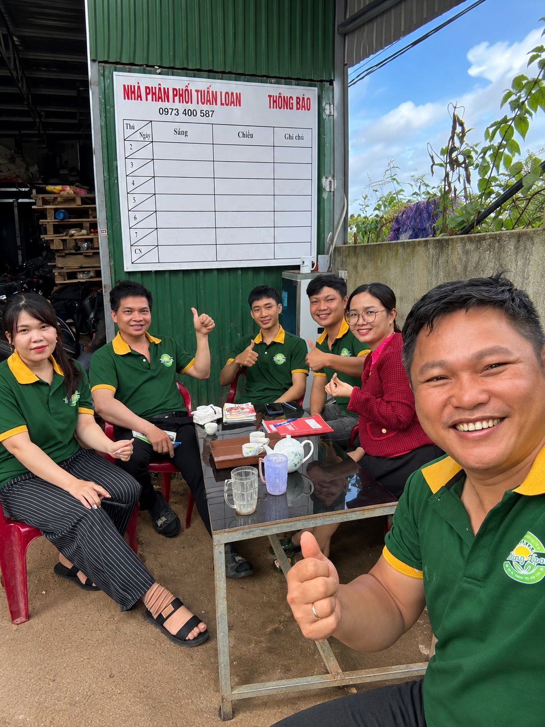 Đồng phục Xưởng, Sản xuất